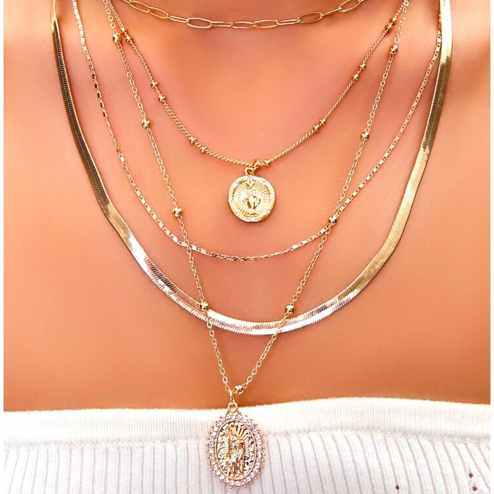 Similar necklaces it has 6,brand new..